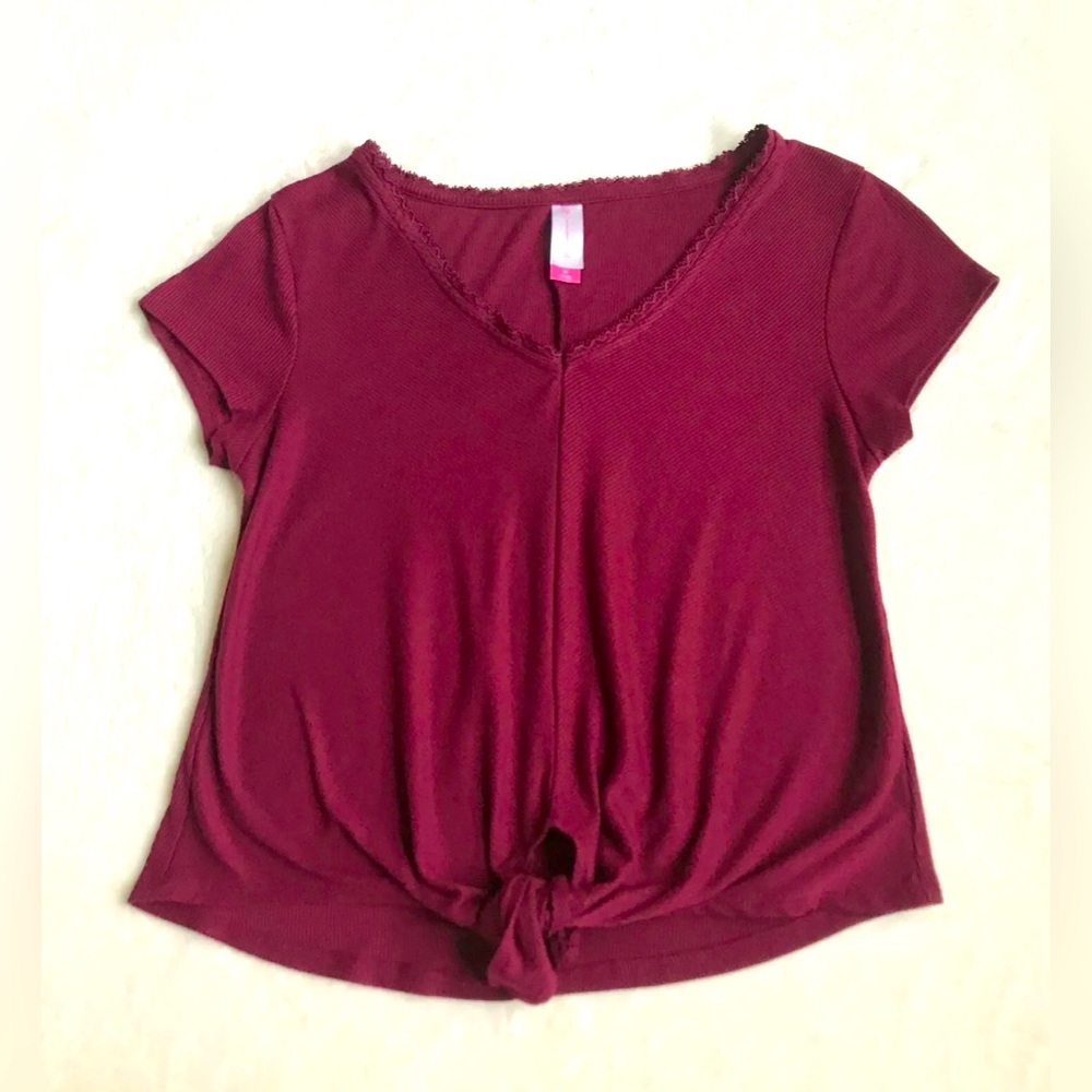 Juniors Burgundy Lace V-Neck Short Sleeve W/Tie On Front Crop Top! Size M (7-9).
